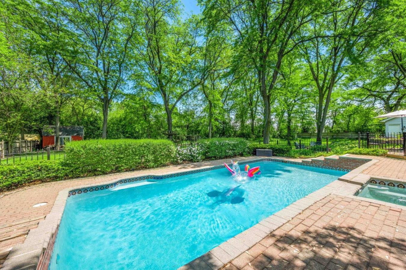 Spacious, Luxury Renovated Home With 4 Kings, Firepit Glen Ellyn Exterior photo